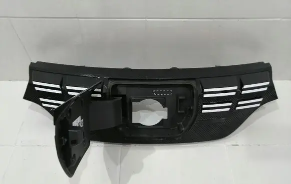 Dacia Duster Front bumper upper radiator grill