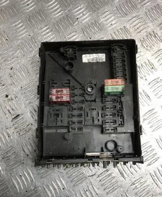 Volkswagen Golf VI Fuse module 1K0937125D