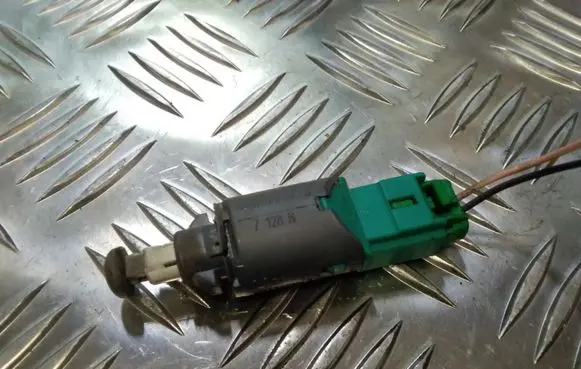 Clutch pedal sensor