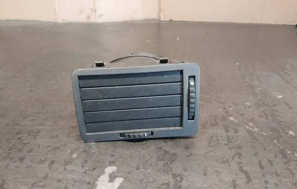 Skoda Octavia Mk1 (1U) Dash center air vent grill 1U1819701