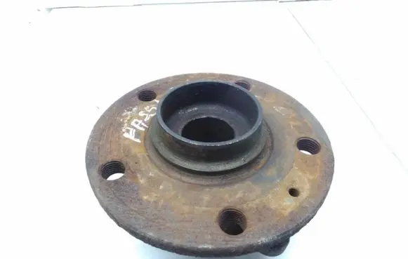 Volkswagen PASSAT B6 Front wheel hub