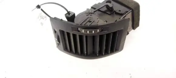 Skoda Octavia Mk2 (1Z) Dash center air vent grill 1Z0819702