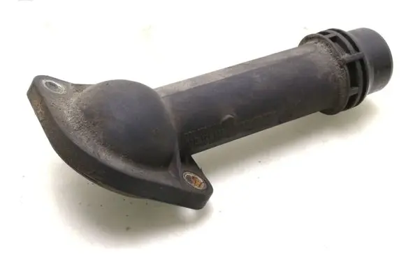 Volkswagen PASSAT B5.5 Engine coolant pipe/hose 038121121B