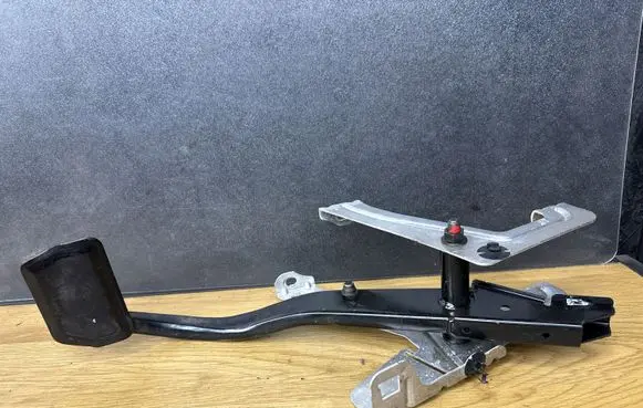 Volvo V70 Brake pedal 
