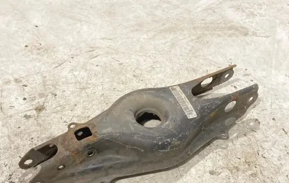 Mercedes-Benz C W204 Rear upper control arm/wishbone 2043502908