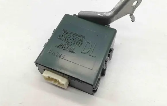 Toyota Yaris Other devices 8597052050