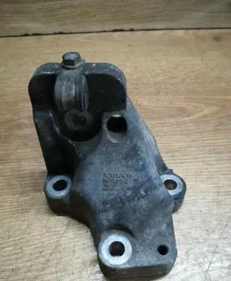 Volvo S60 Engine mounting bracket 8634123 703302