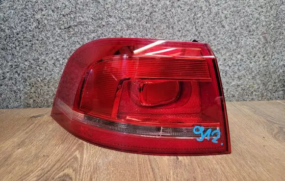 Volkswagen PASSAT B7 Rear/tail lights