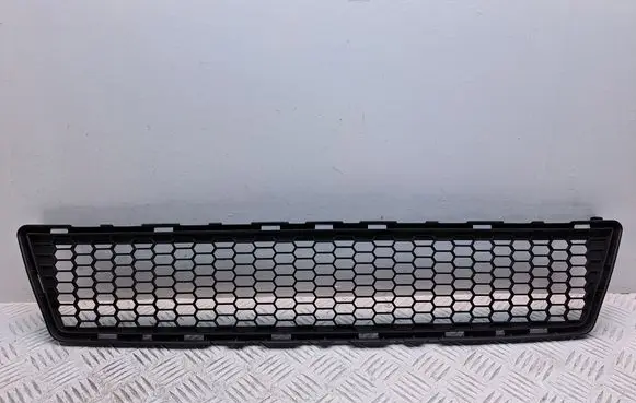 Toyota Verso Front bumper lower grill 531120F040