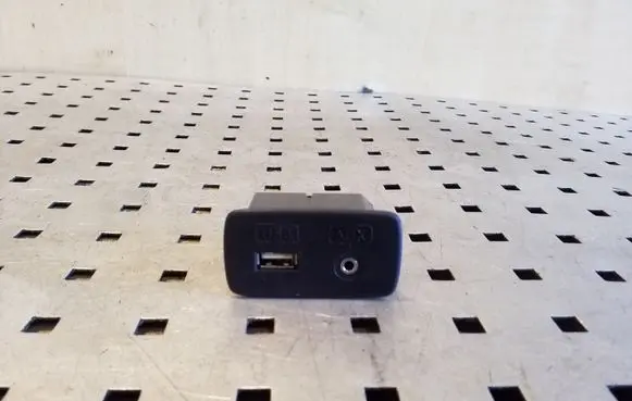 Subaru XV USB socket connector 