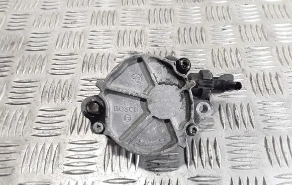 Ford Focus Vacuum pump D1562A2904T