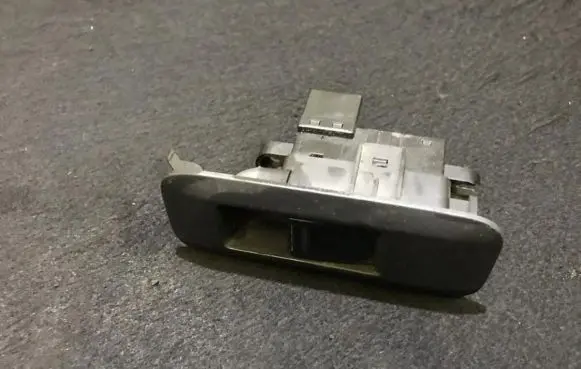 Nissan Primera Electric window control switch 25411av600