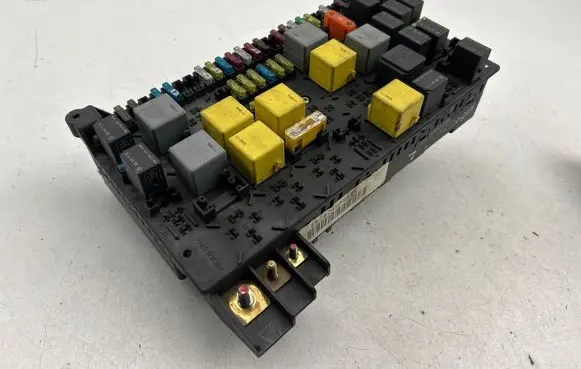 Mercedes-Benz ML W163 Fuse module 1635450205 08200101