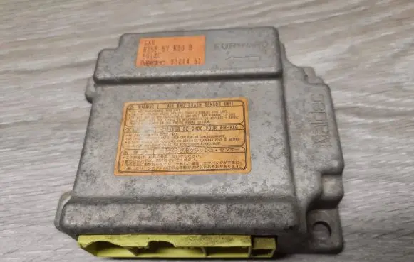 Mazda 323 Airbag control unit/module B25E57K30B 3321451
