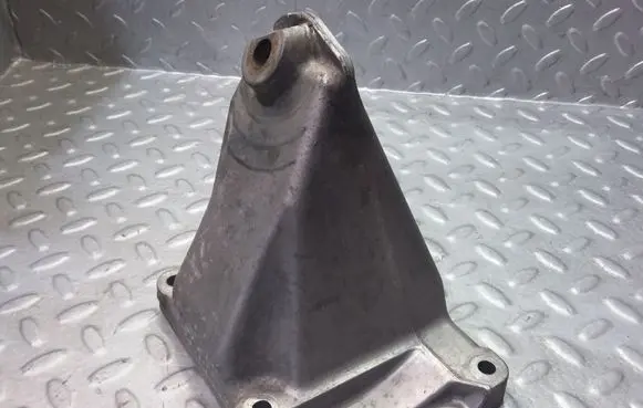 Mercedes-Benz S W221 Engine mounting bracket A2722230604 2722230604