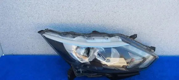 Nissan Qashqai Headlight/headlamp 10018015