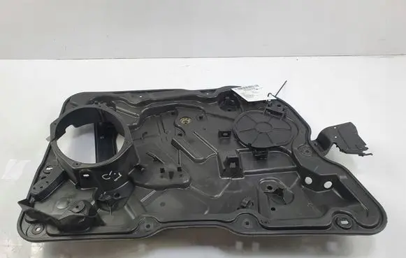Rear door manual window regulator