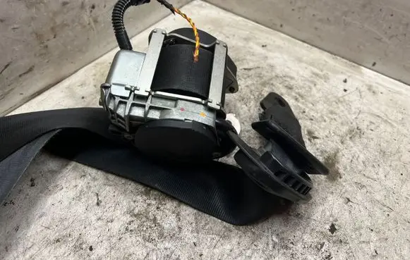 Peugeot 607 Front seatbelt 0231155