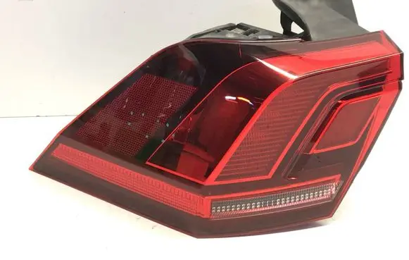 Volkswagen Tiguan Rear/tail lights 5NA945311 205805