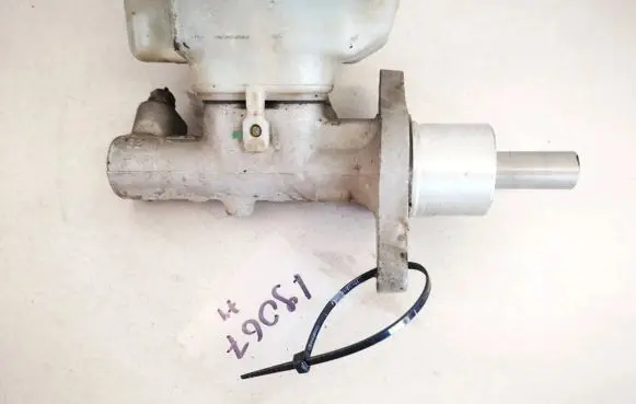 Volkswagen Touran I Master brake cylinder