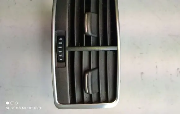 Audi A6 S6 C6 4F Rear air vent grill 4F0819203B