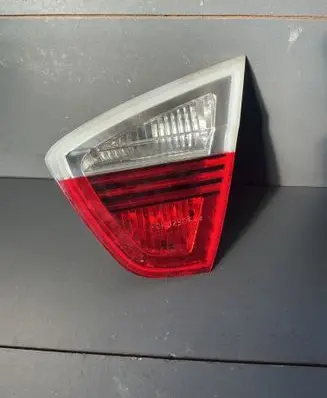 Tailgate rear/tail lights