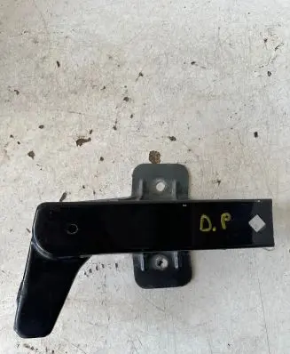 Opel Vivaro Fender mounting bracket 8200523291