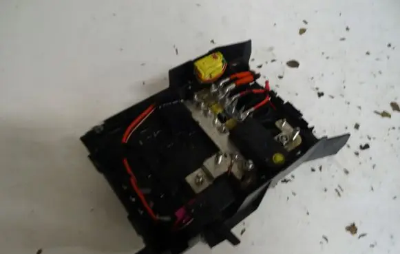 Volkswagen Touareg I Fuse module 7L0937548