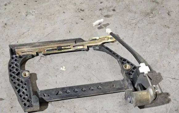 BMW 7 E38 Rear door exterior handle/bracket 51228245345