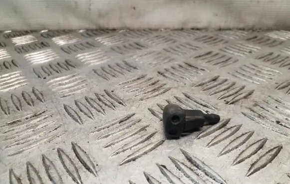 Windshield washer spray nozzle