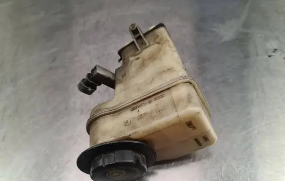 Saab 9-3 Ver2 Brake fluid reservoir 320670692