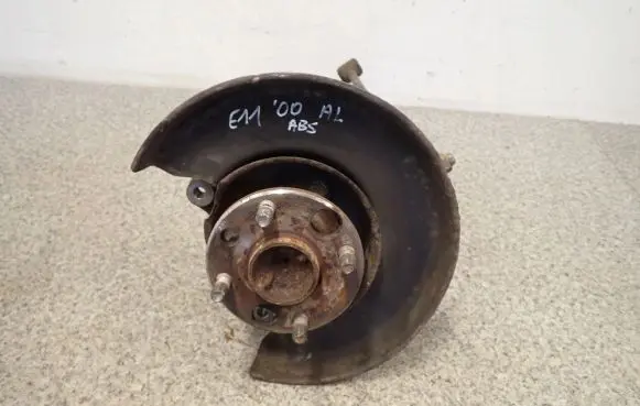 Toyota Corolla E110 Rear wheel hub