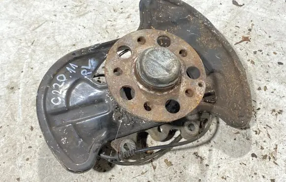 Mercedes-Benz C W204 Front wheel hub spindle knuckle