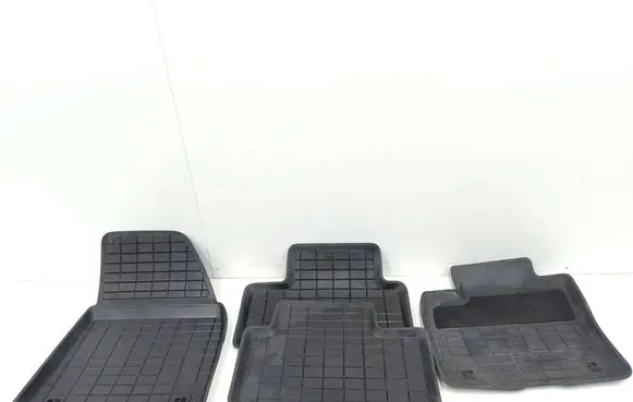 Volvo XC40 Car floor mat set 31470950 31470952 31470949
