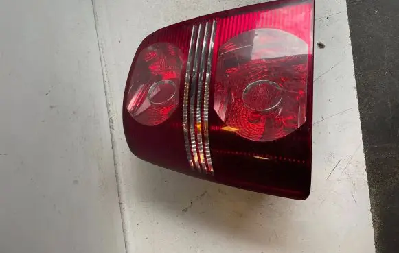 Volkswagen Touran I Rear/tail lights 1T0945257D 158687L1