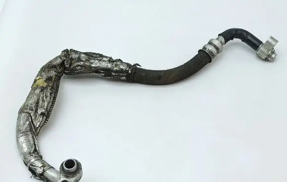 Cadillac STS Seville Air conditioning (A/C) pipe/hose 25685413