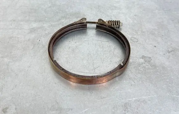 Volkswagen Touareg III Muffler pipe connector clamp 8W0253725A