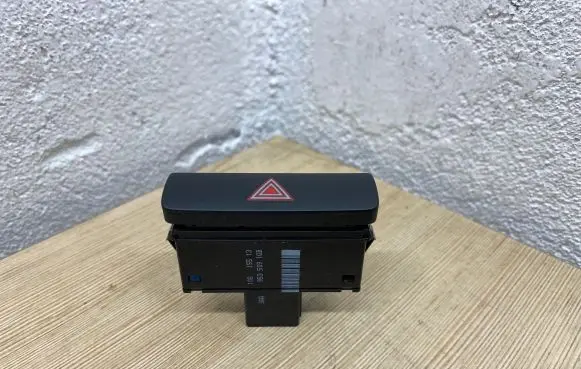 Volkswagen PASSAT CC Hazard light switch 9535091QB