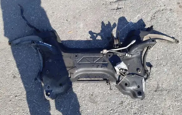 Peugeot 3008 I Front subframe