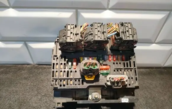 Peugeot 407 BSM Control unit 9661682580 BSML0100 8P0983001Q