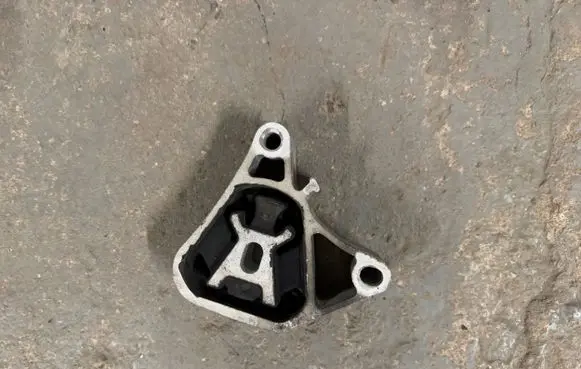 Mercedes-Benz GLA W156 Engine mounting bracket A2467480309