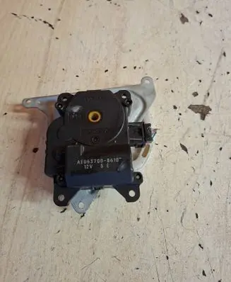 Toyota Avensis T250 Air flap motor/actuator AE0637008610
