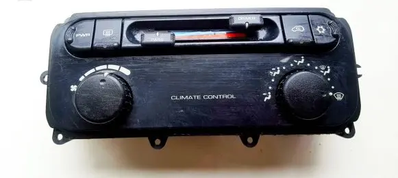 Chrysler Voyager Climate control unit 05005002AF 2700217919