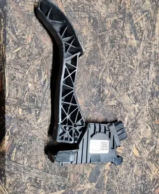Volkswagen Golf VII Accelerator throttle pedal 5Q1723503F