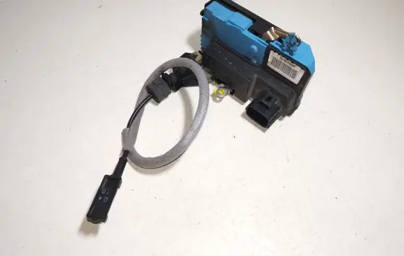 Volvo XC90 Front door lock 30663042
