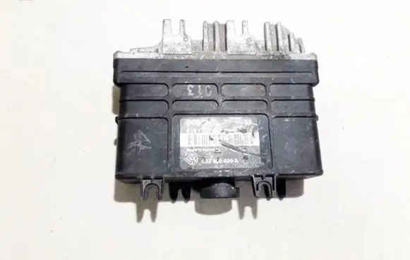 Volkswagen Golf III Engine control unit/module 0261200764 032906026a