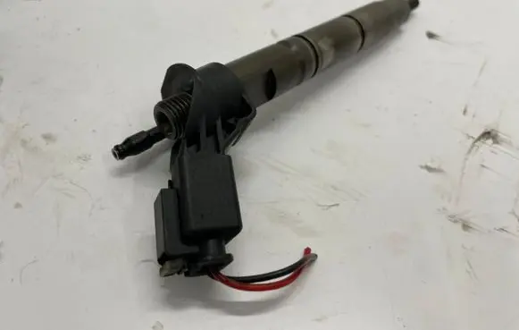 Mercedes-Benz E W211 Fuel injector A6420701987