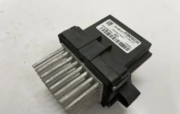 Opel Astra J Heater blower fan relay 13598091
