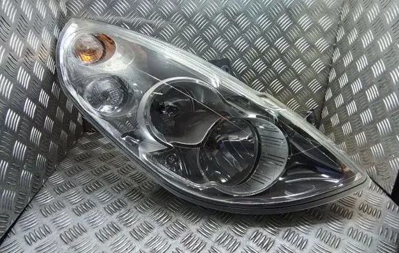 Opel Movano B Headlight/headlamp 17064602 17064601
