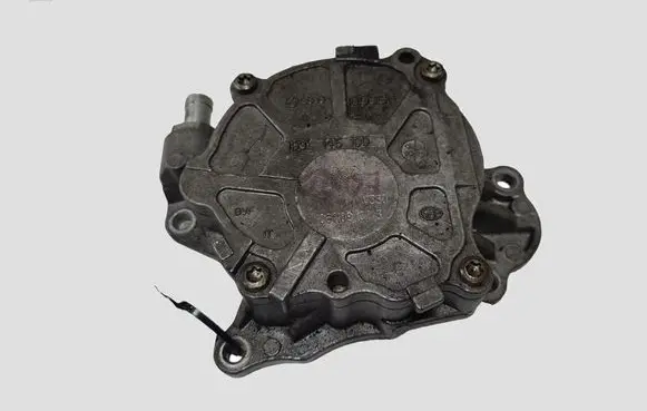 Volkswagen PASSAT B7 Vacuum pump 03L145100